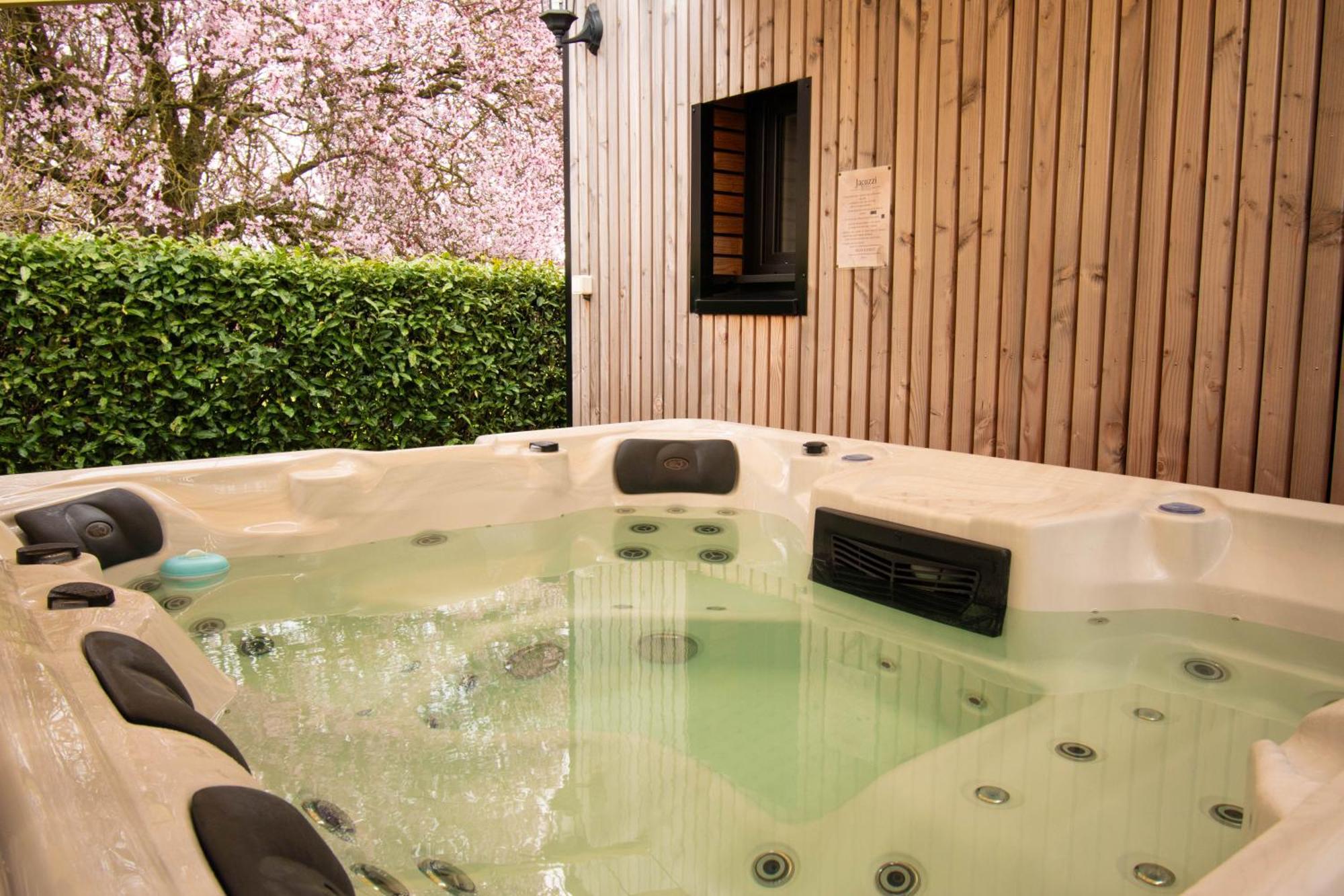 Studio Les 2 Fees - Jacuzzi - Deco Feerique Montfort-sur-Meu Exteriér fotografie
